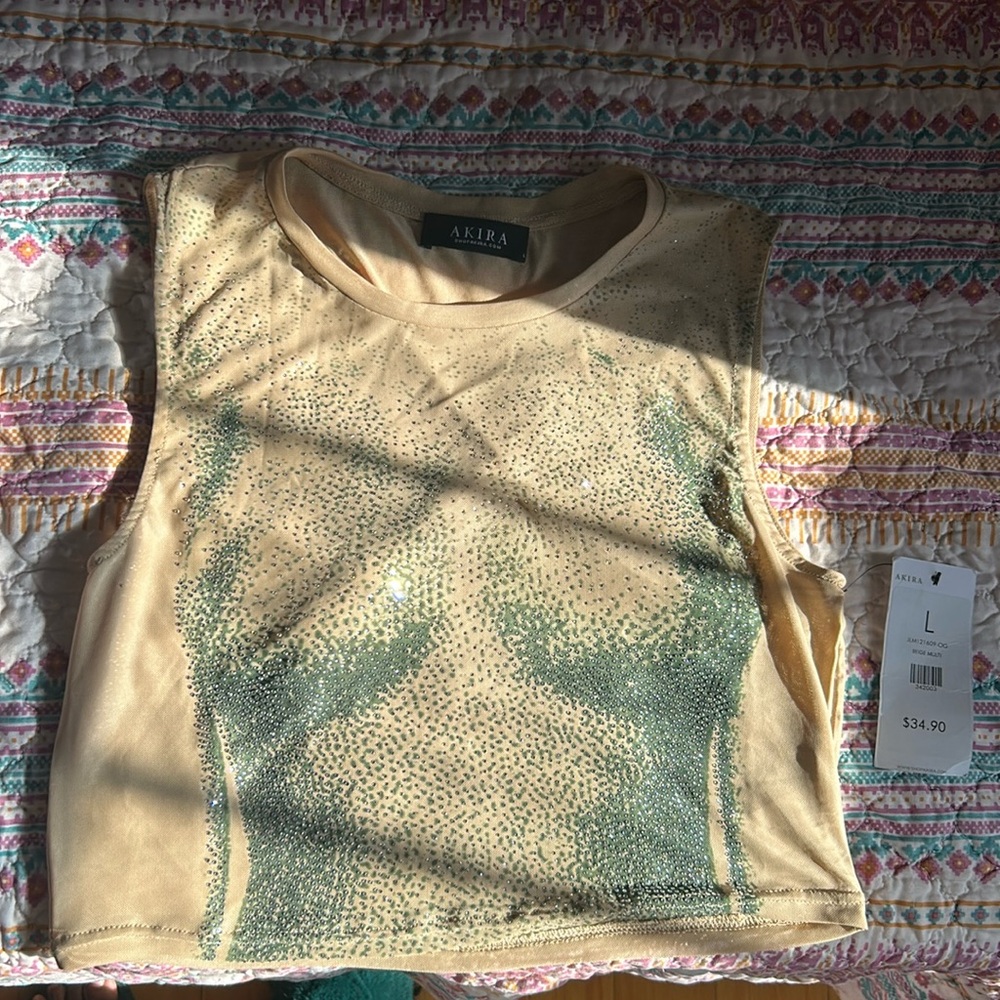 Akira top